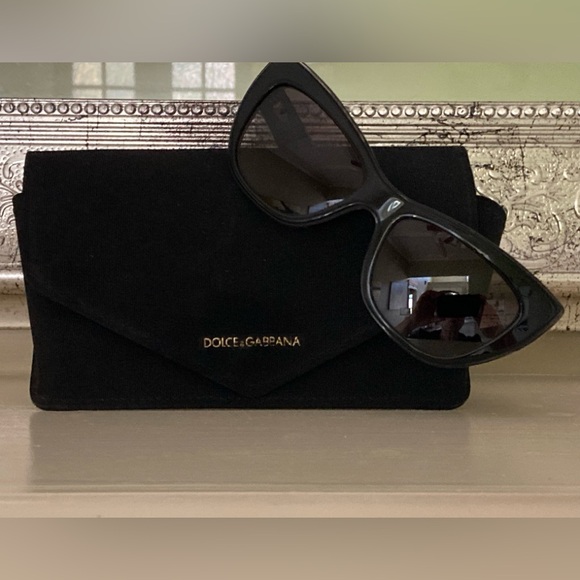Dolce & Gabbana Sunglasses With Case - Picture 13 of 16